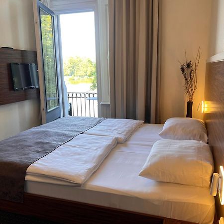 Hotel Excellent Lubeck Bagian luar foto