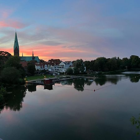 Hotel Excellent Lubeck Bagian luar foto