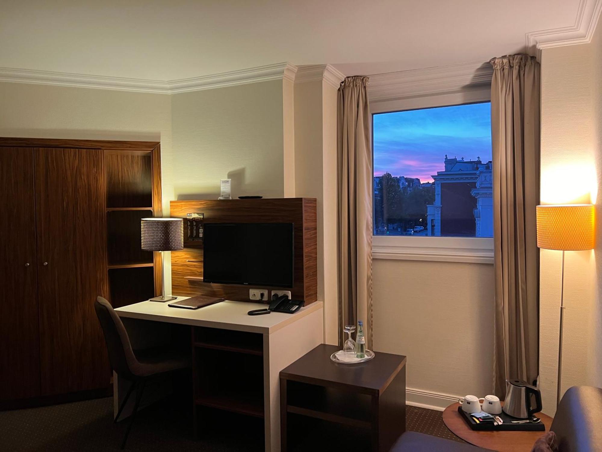 Hotel Excellent Lubeck Bagian luar foto