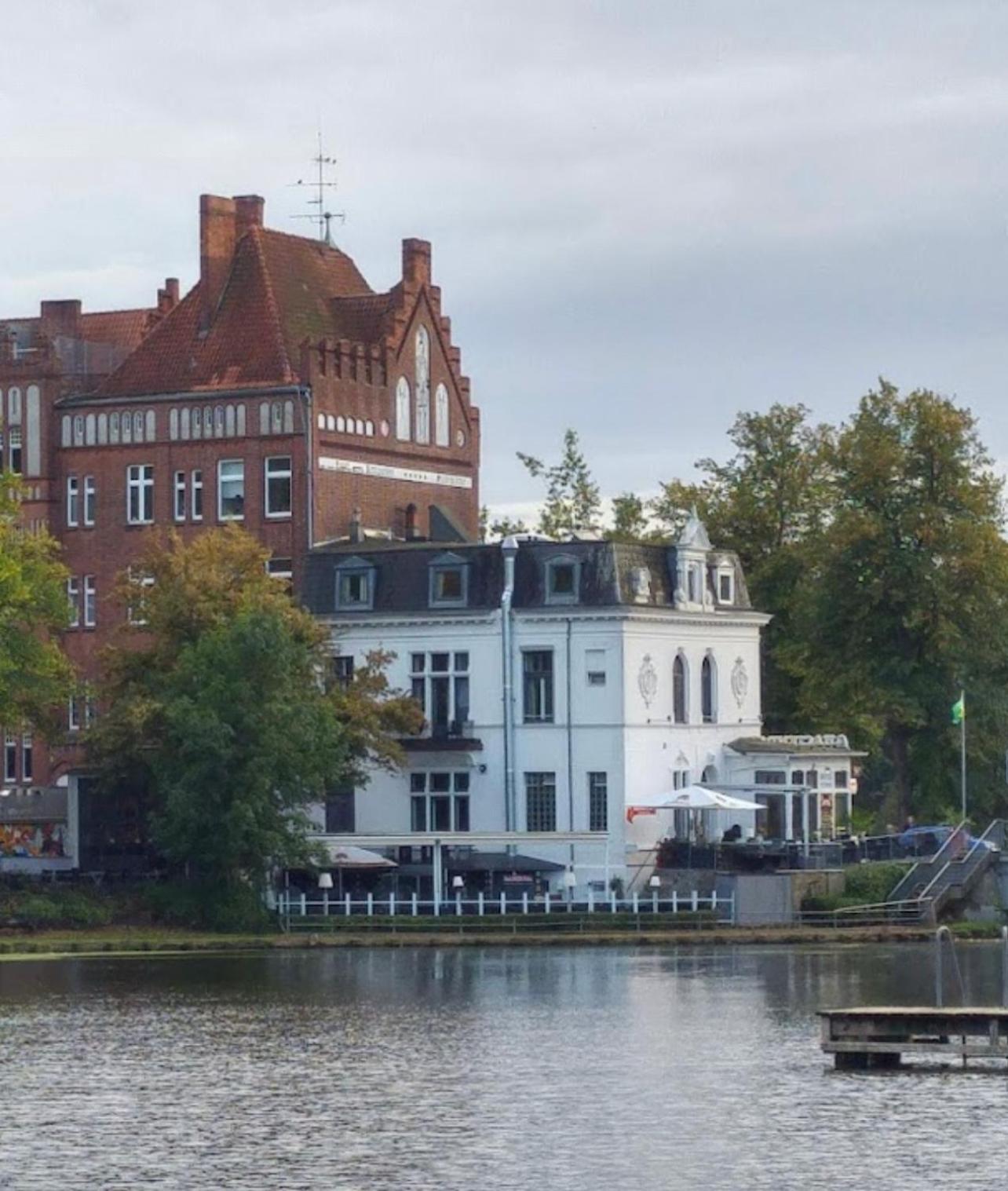 Hotel Excellent Lubeck Bagian luar foto