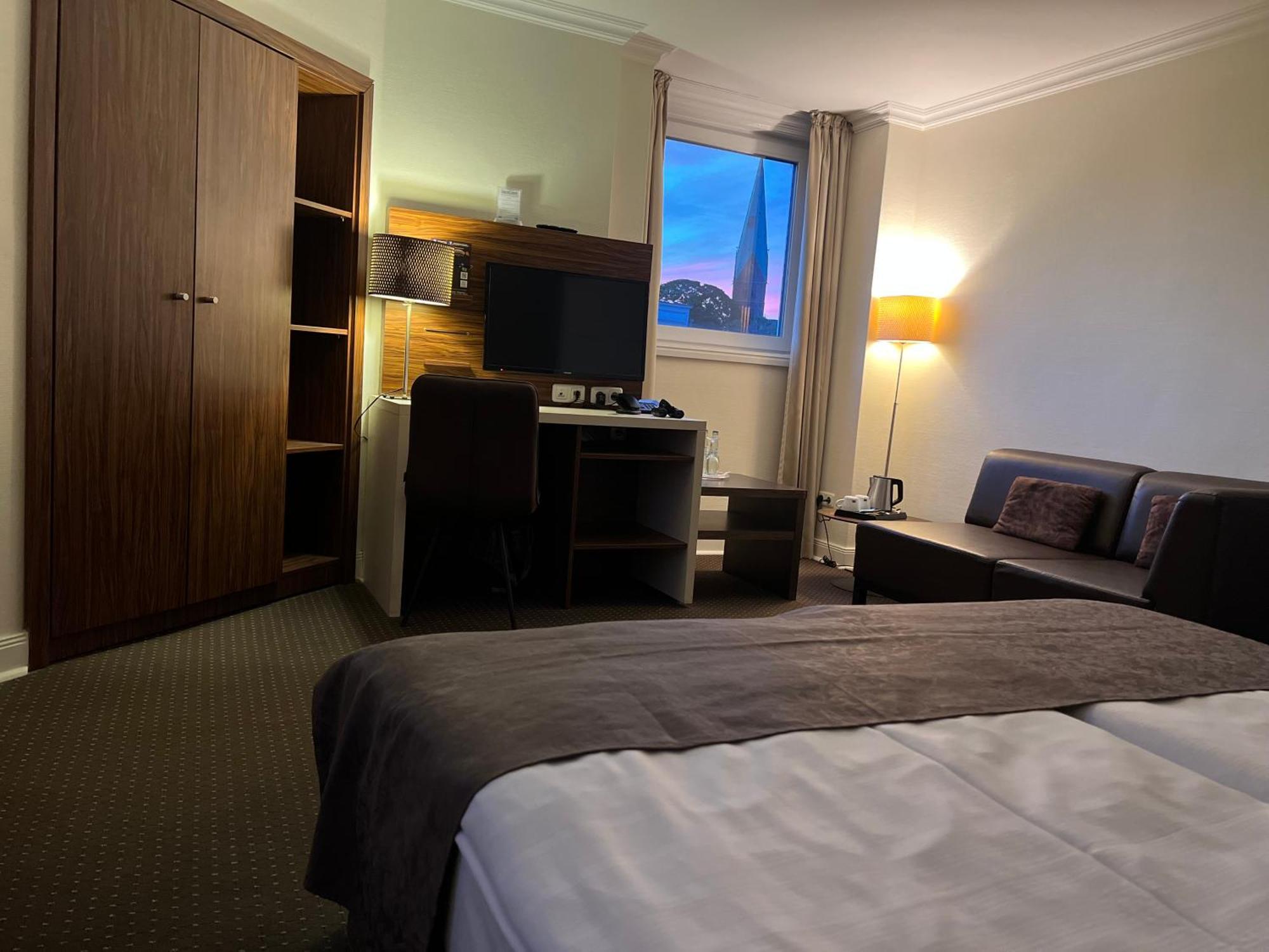 Hotel Excellent Lubeck Bagian luar foto
