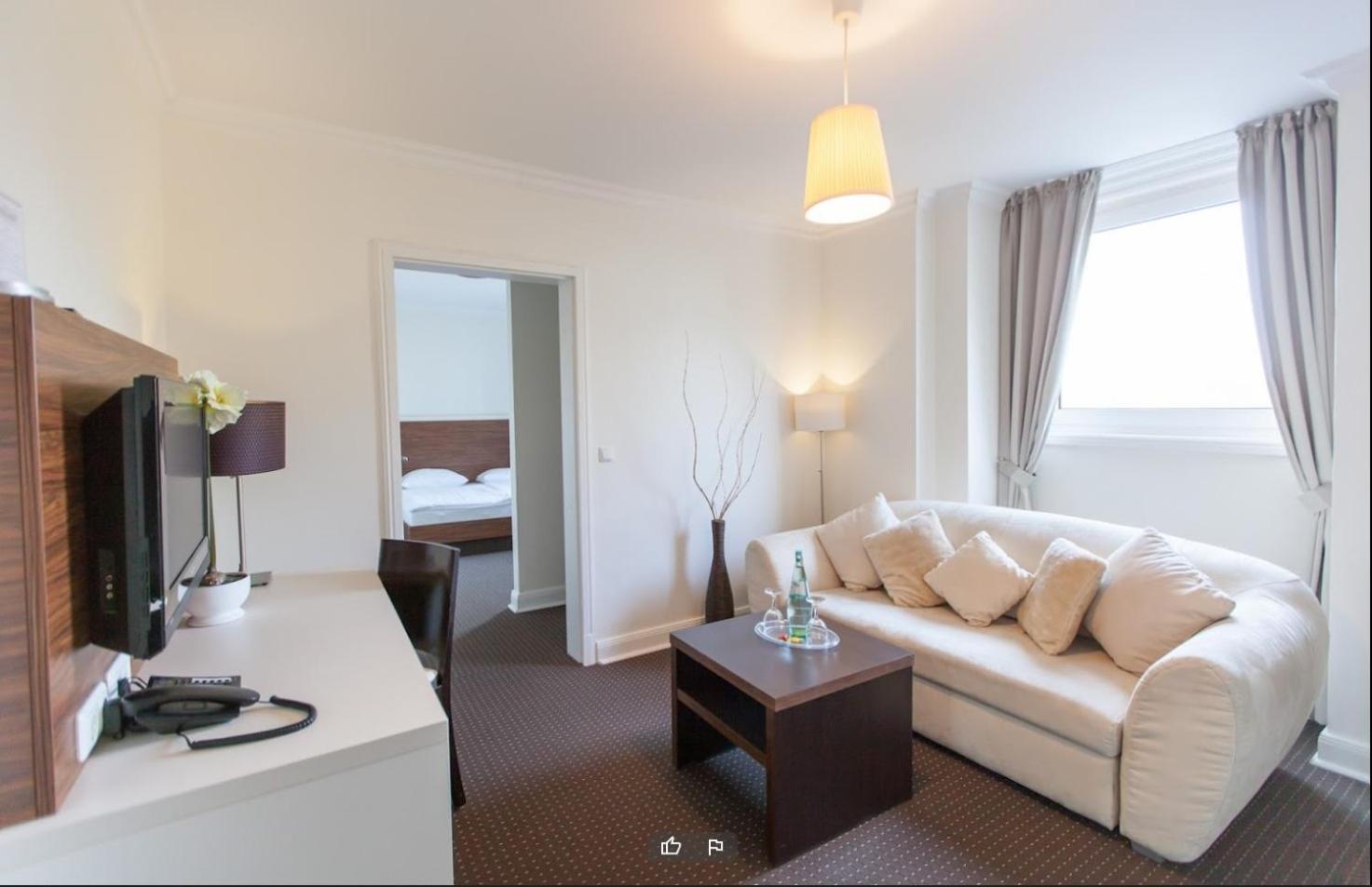 Hotel Excellent Lubeck Bagian luar foto
