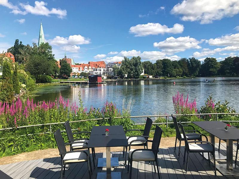 Hotel Excellent Lubeck Bagian luar foto