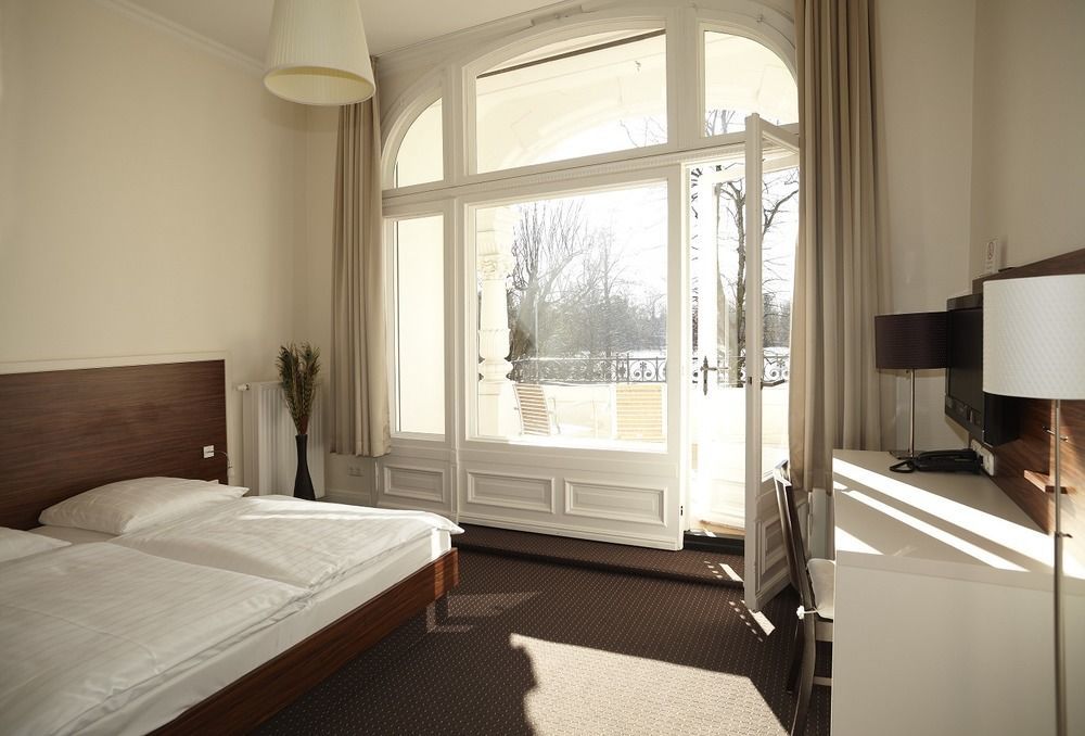 Hotel Excellent Lubeck Bagian luar foto